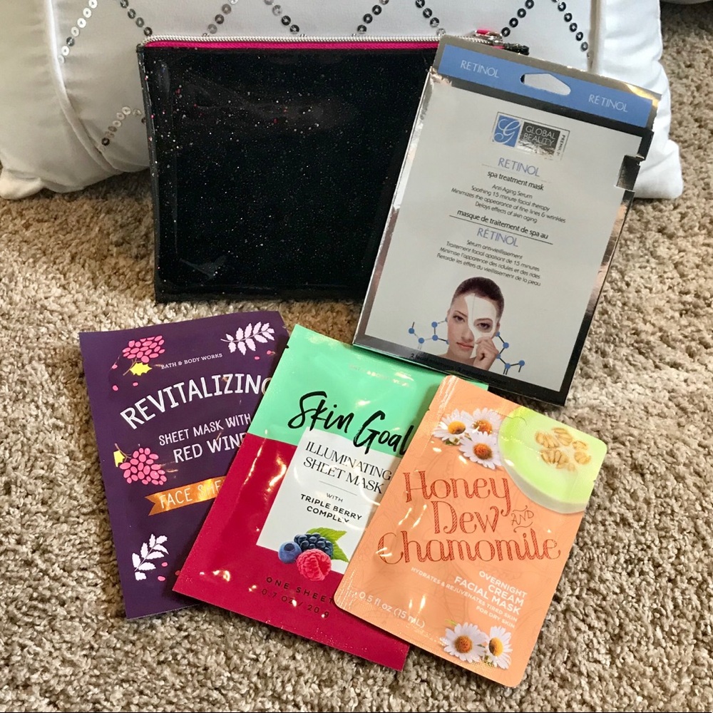 Face Mask Bundle with Makeup Bag! ❤️